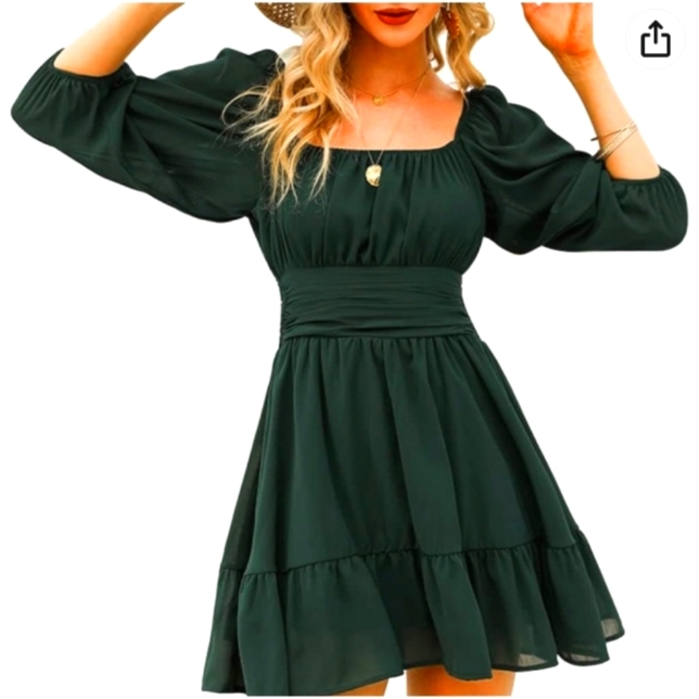 Gorgeous dark green puff sleeve dress